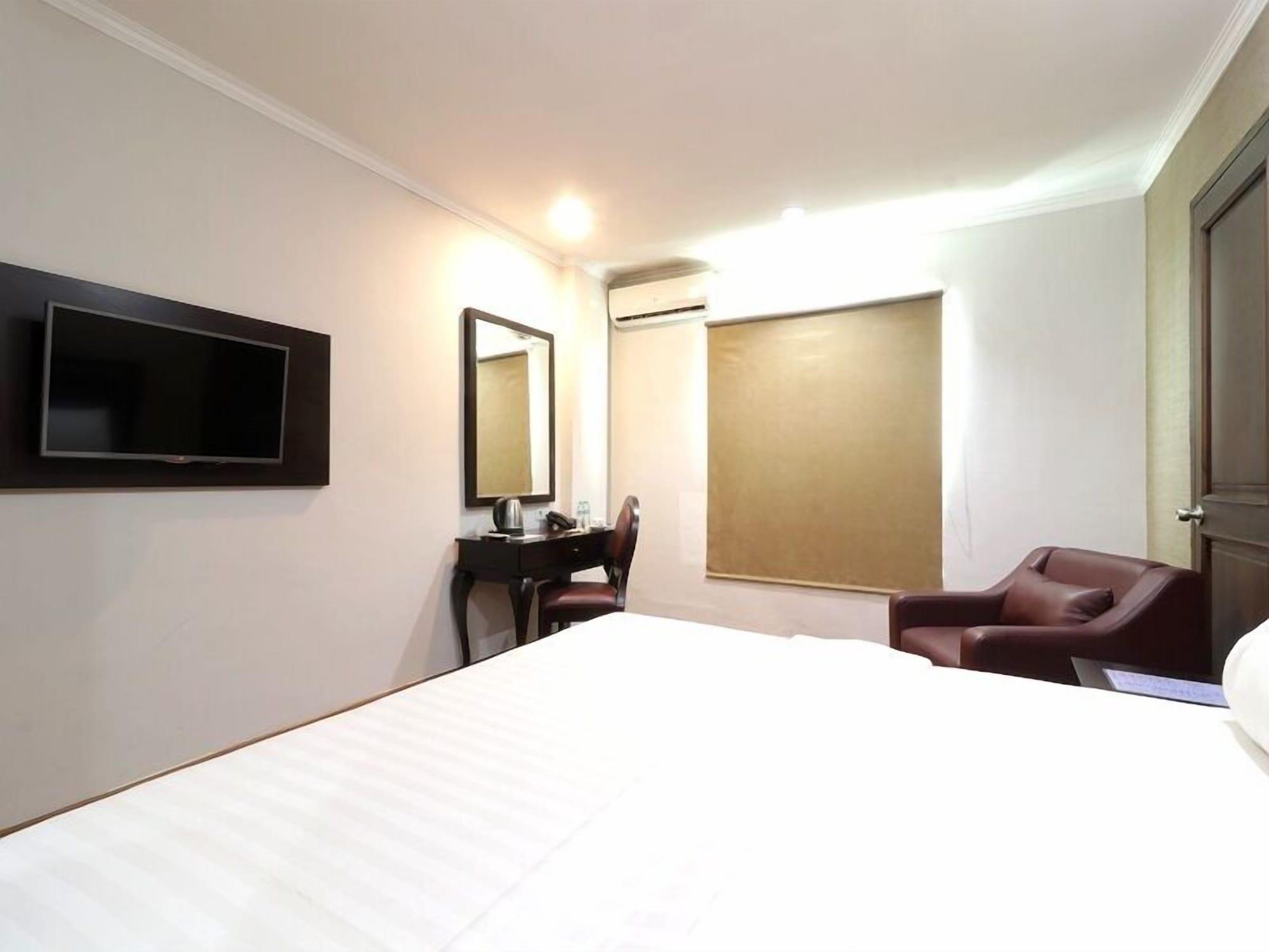 P Hotel Jakarta Ngoại thất bức ảnh