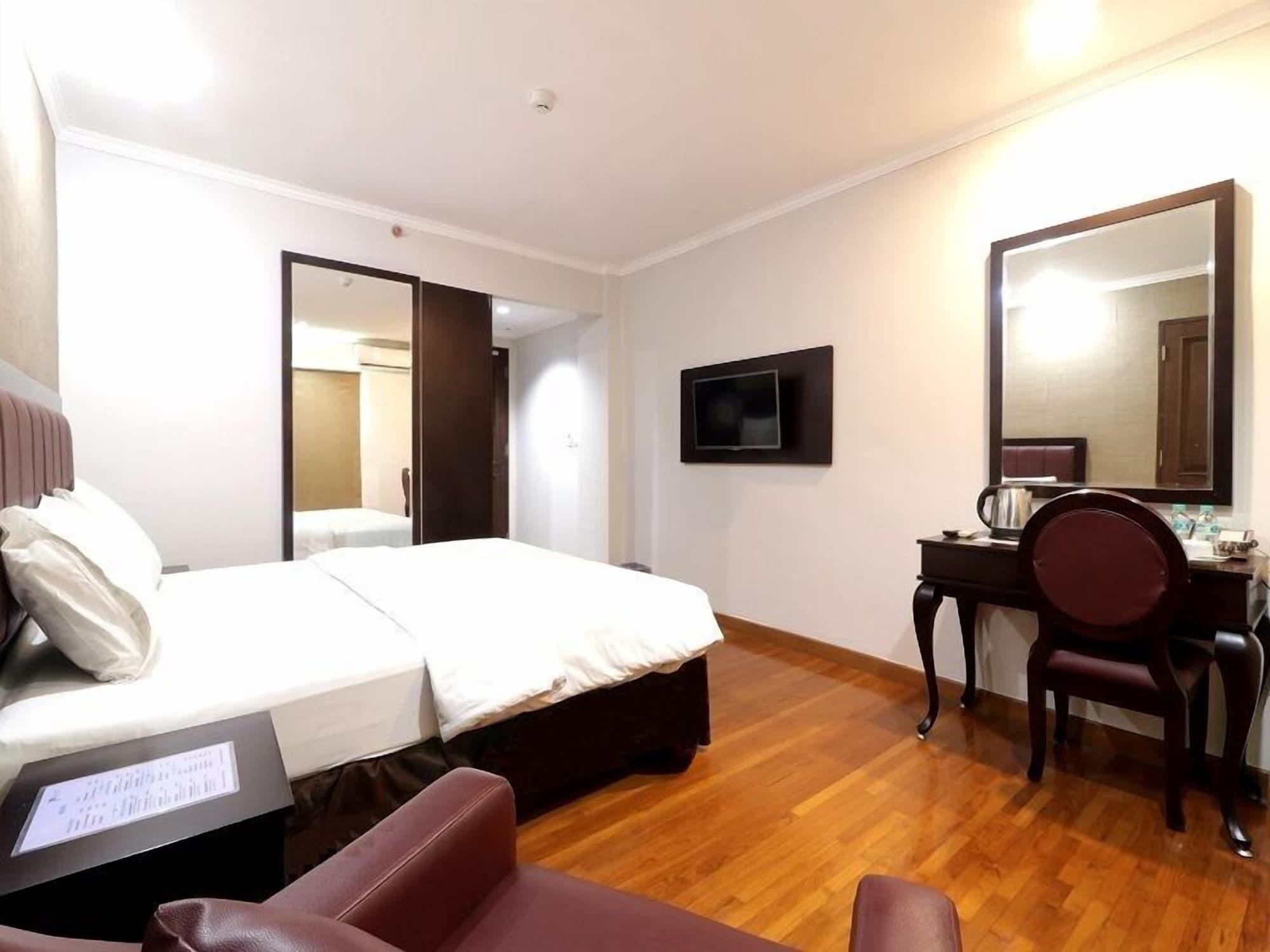 P Hotel Jakarta Ngoại thất bức ảnh