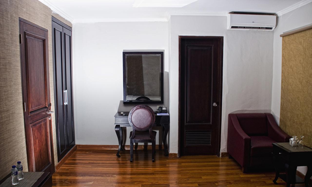 P Hotel Jakarta Ngoại thất bức ảnh